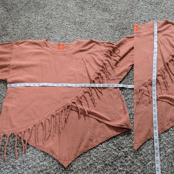 ✨3/$15 Burnt orange fringe cross over front short sleeve top L - Picture 6 of 6
